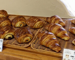 富士山の熔岩窯で焼くパンが人気!ドライブデートにも♪河口湖「エソラ」