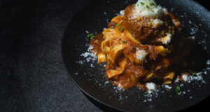 【山梨デート】ジューシーすぎる！甲府で味わう名物ハンバーグパスタ｜たべるらキッチン