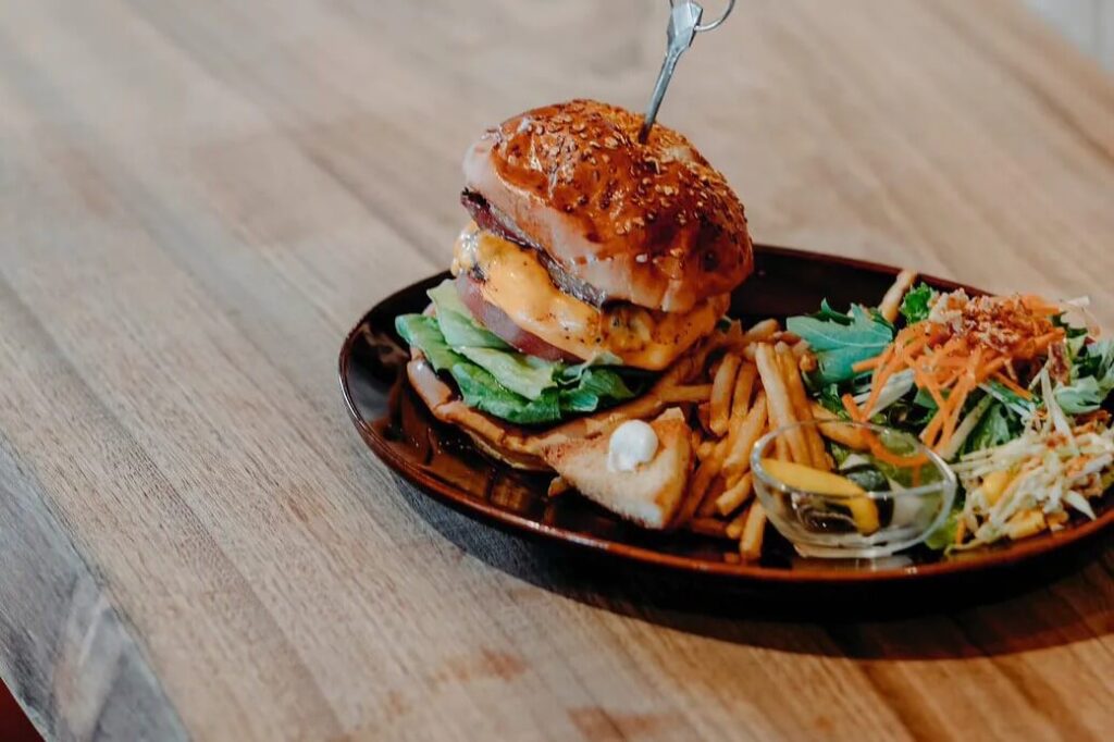 パン食堂PUTのハンバーガーの写真
