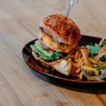 北杜市「パン食堂PUT」の絶品バーガー🥪