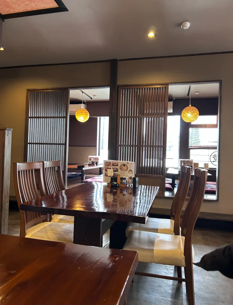 長野県のおすすめデートスポット、塩尻市のやまもとの親子丼の画像